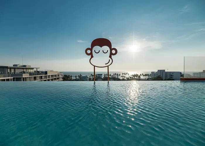 Blu Monkey Hub And Hotel Bangsaen