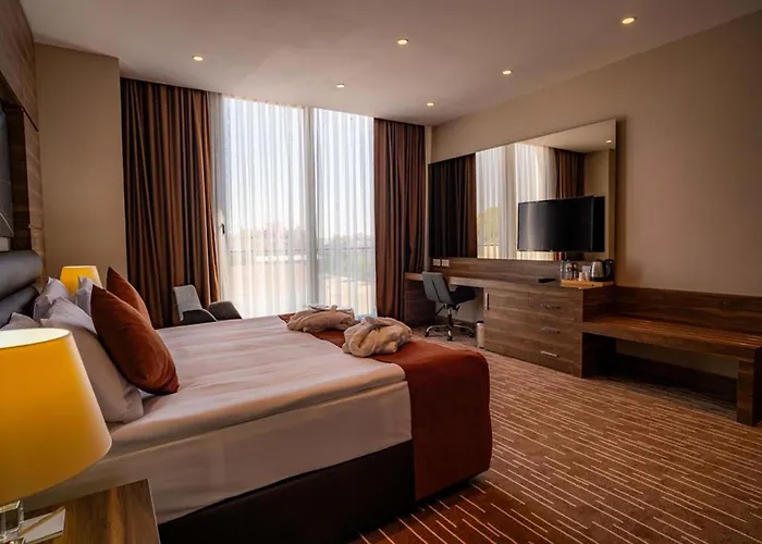 Ekor Elegance Hotel
