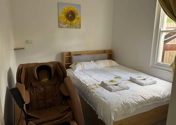 Hearty Center Motel