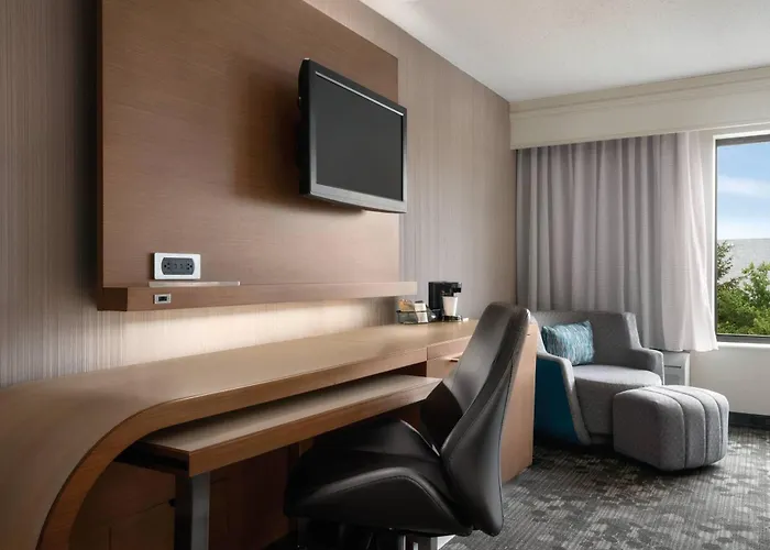Courtyard By Marriott Dayton North