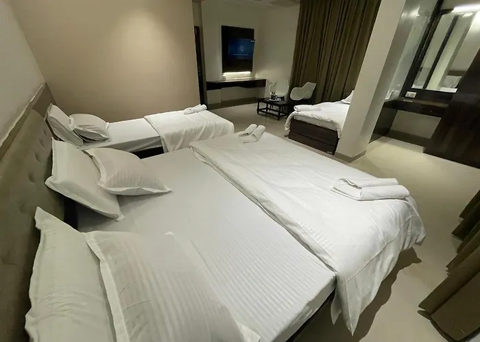 Model Grand Inn