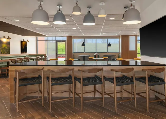 Fairfield By Marriott Inn & Suites Kansas City At The Legends