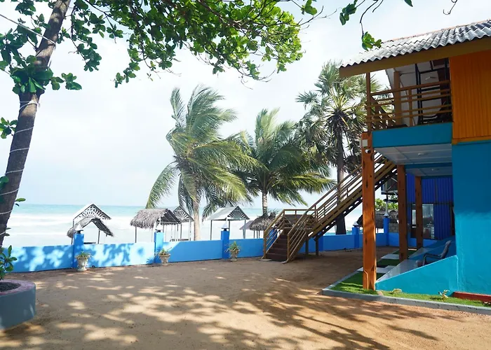 Golden Beach Hotel & Restaurant