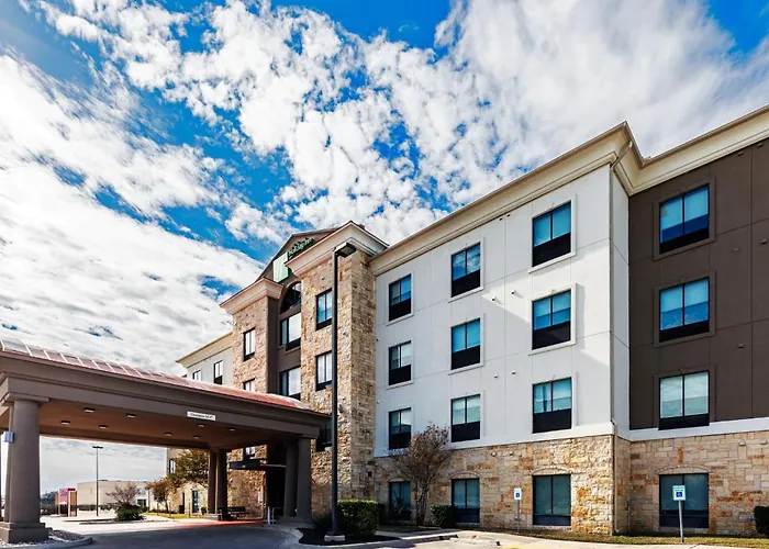 Holiday Inn Express & Suites Del Rio By Ihg