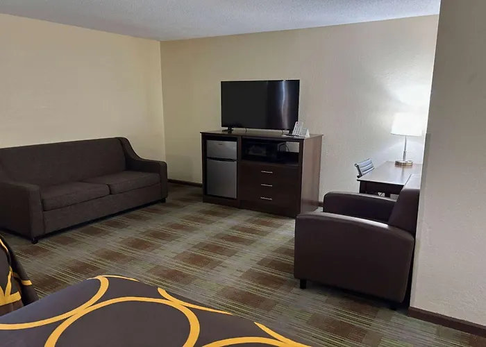 Super 8 By Wyndham Lincoln