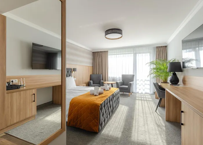 Hotel Mazurkowa&Wesela&Imprezy&Konferencje Jelenia Góra, obok restauracja Mazurkowa Chata