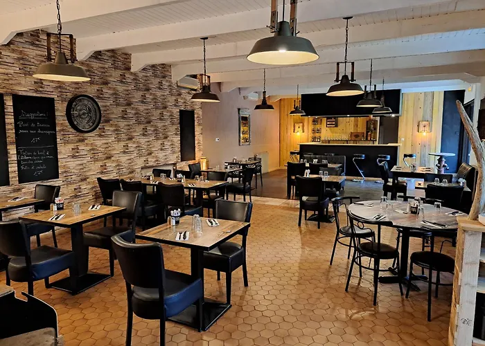 Logis Hotel Restaurant Les Platanes