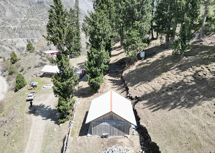 Strawberry Huts Naltar
