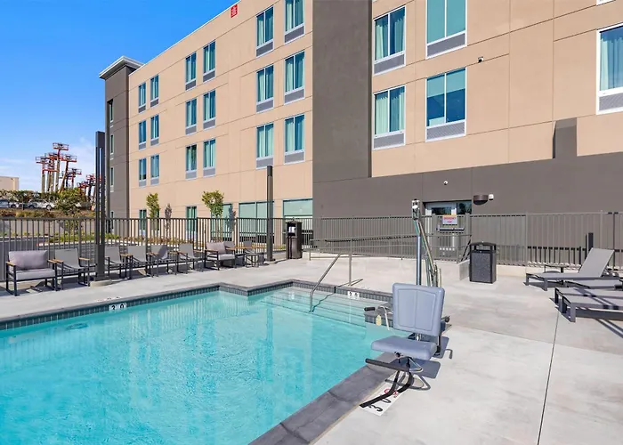 La Quinta Inn & Suites By Wyndham La Habra