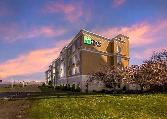 Holiday Inn Express Hotel & Suites Astoria By Ihg