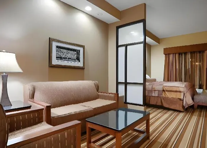 Best Western Plus Kc Speedway Inn & Suites
