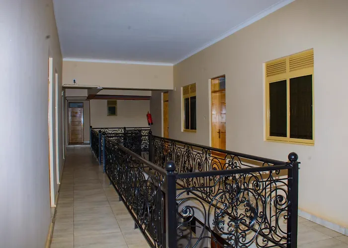 Kanye Bridge Hotel Jinja