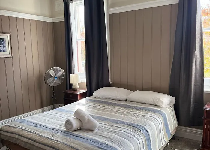 Apsley Arms Hotel