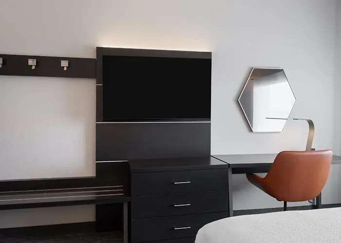 Holiday Inn Express & Suites - Tampa East - Ybor City By Ihg
