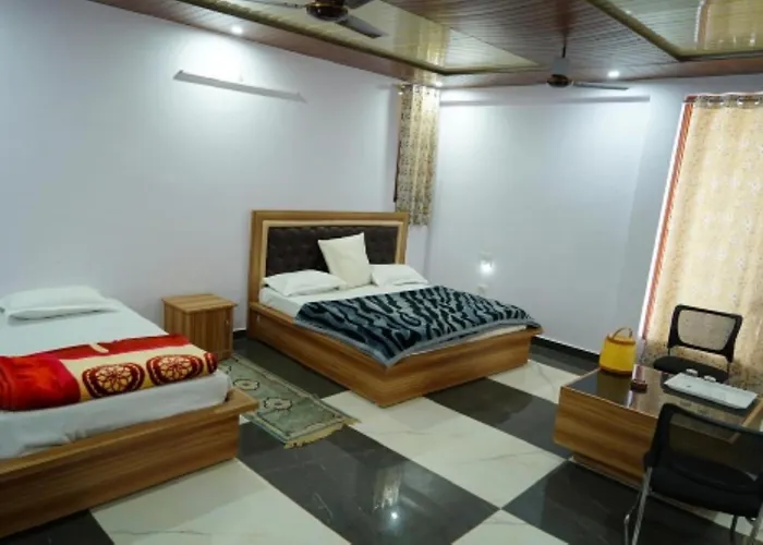 Shri Anand Hotel Berinag Shahgram With Parking Included