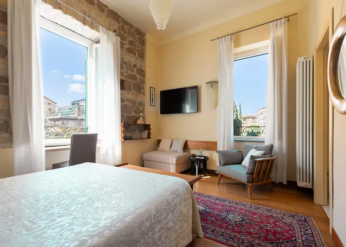 Palm Gallery Hotel