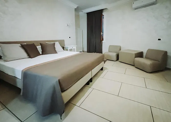 Bee Queen Hotel