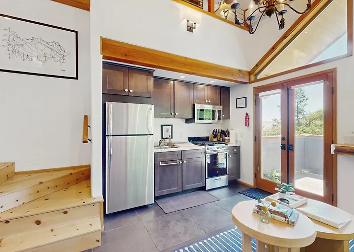 Deerhaven Lodge B