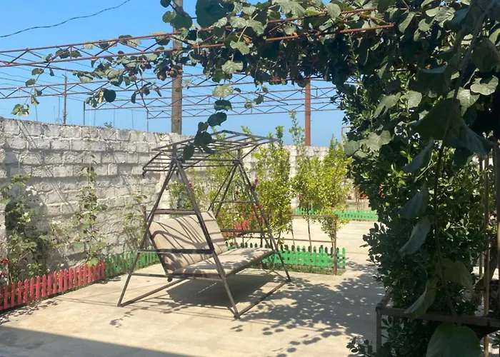 Khazri Qonaq evi / Guest House