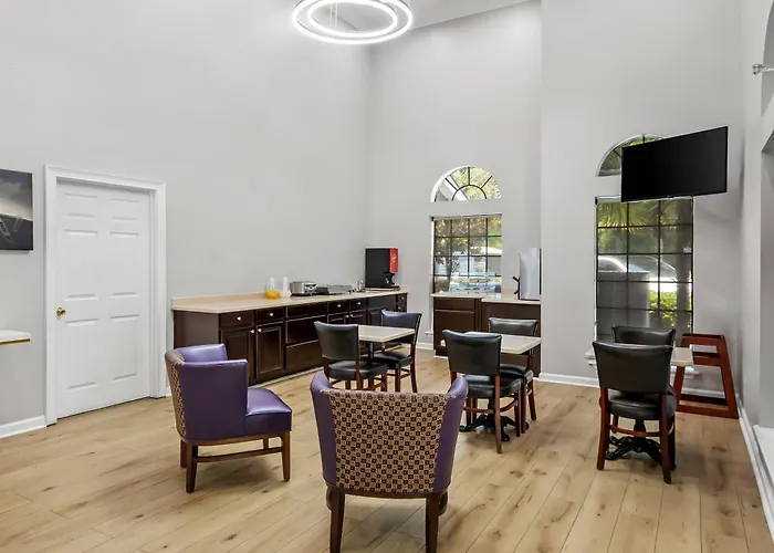 Econo Lodge Inn & Suites Cayce I-26 Airport