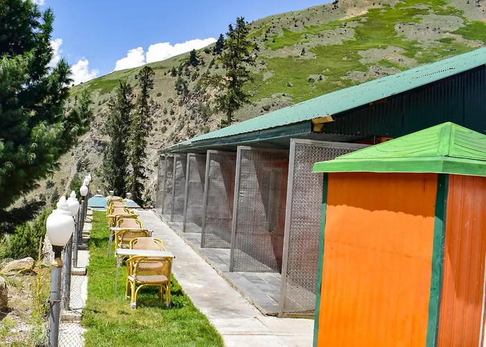 Roomy Mountain Top Resort, Batakundi