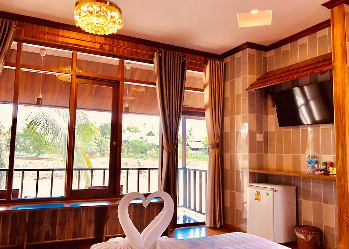 Merry Riverside Hotel