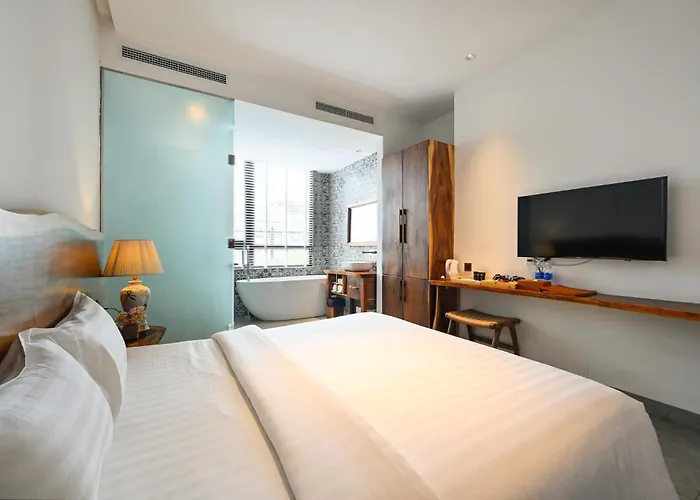 Sky Gem Central Hotel