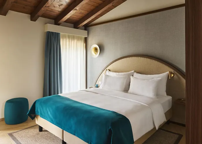 Vista Lakefront Boutique Hotel