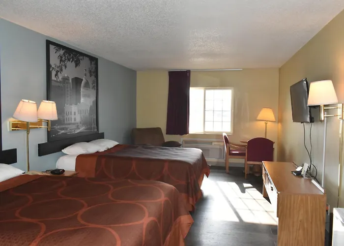 Super 8 By Wyndham Carthage