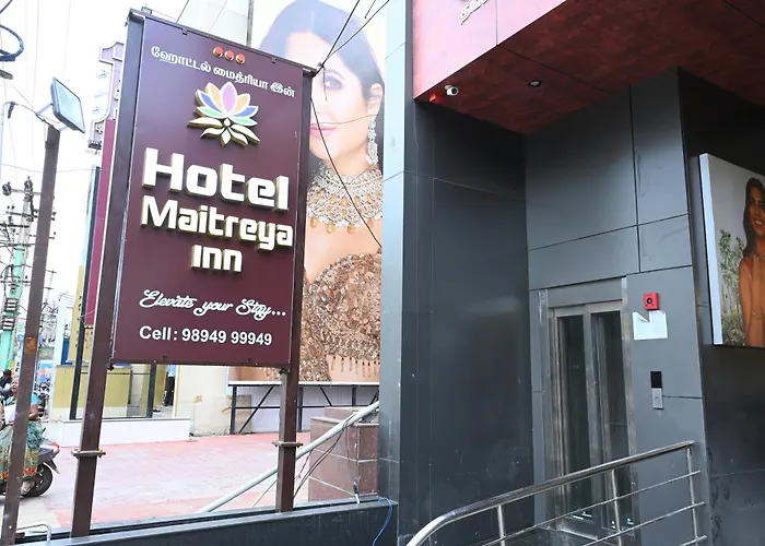 Hotel Maitreya Inn Near Cmc Hospital, Vit, Sripuram Temple,Naruvi Hospital