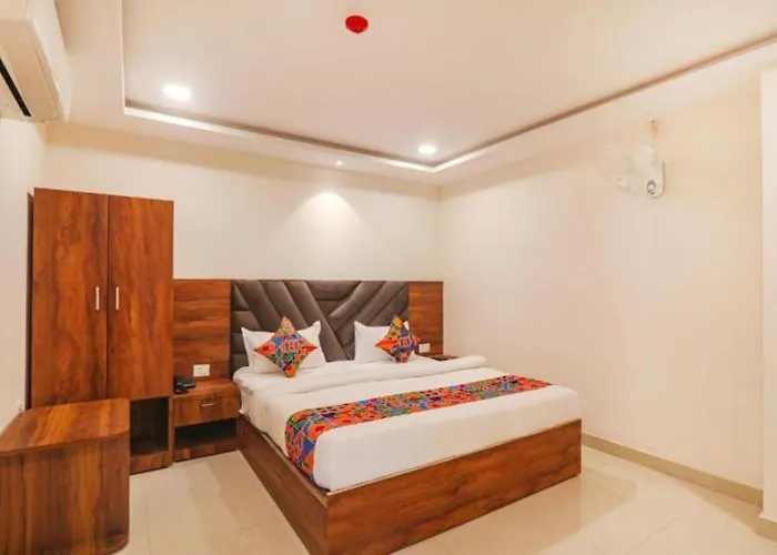 Rrooms Rachna Inn