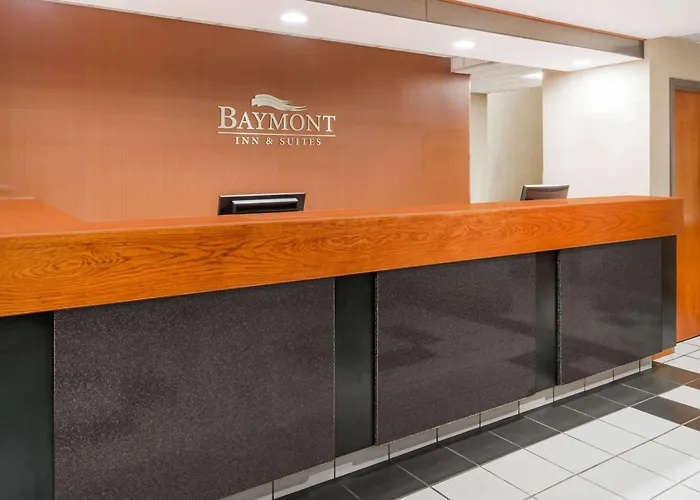 Baymont By Wyndham Clarksville Northeast