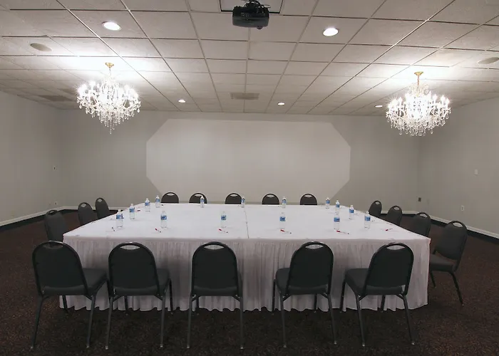 Ramada By Wyndham Henderson/Evansville