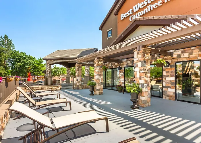Best Western Plus Cotton Tree Inn