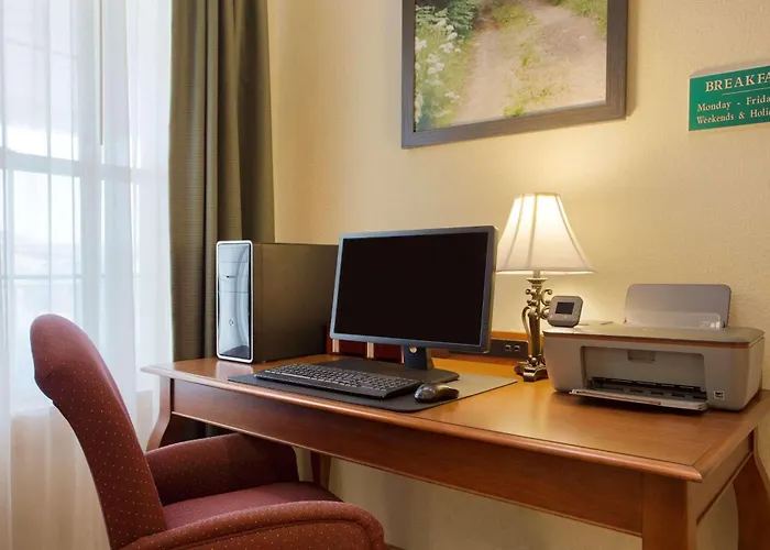 Country Inn & Suites By Radisson, Nevada, Mo
