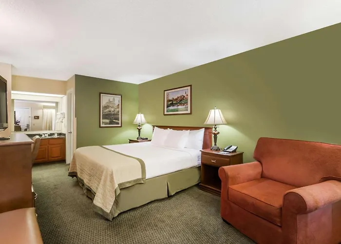 Baymont By Wyndham Waycross