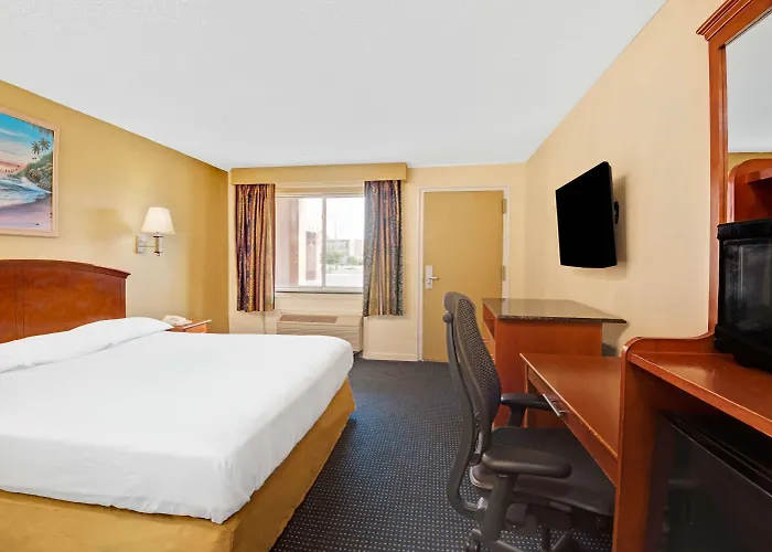 Super 8 By Wyndham Milford/New Haven