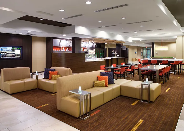 Courtyard By Marriott London Hotel