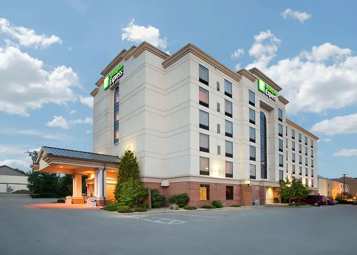 Holiday Inn Express & Suites Bloomington By Ihg