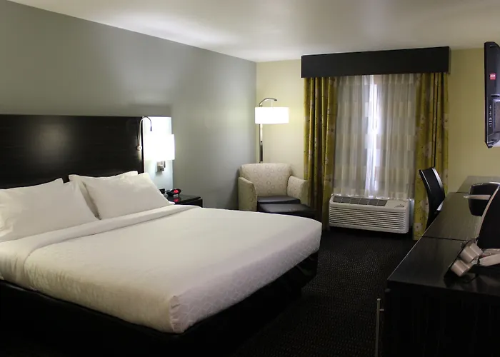 Holiday Inn Express & Suites Marion Northeast By Ihg