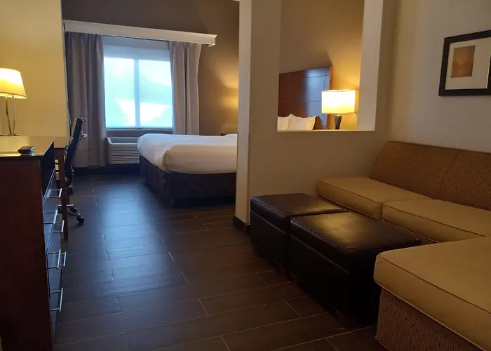 Comfort Suites Farmington