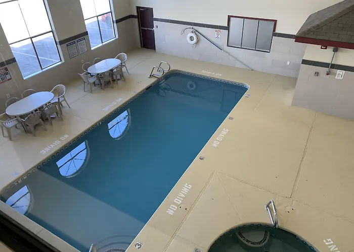 Brentwood Inn & Suites