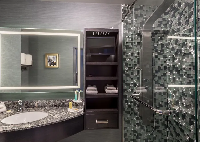Hotel Clique Calgary Airport