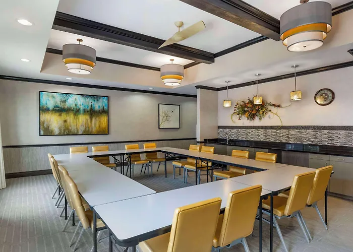 Best Western Plus Emerald Inn & Suites