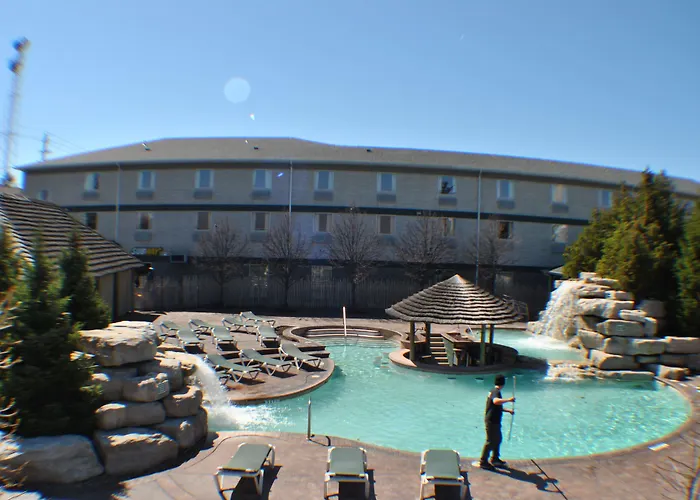 Commodore Resort