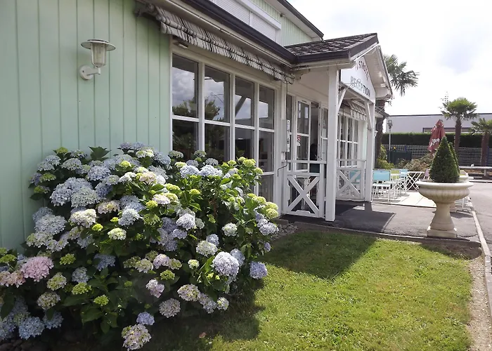 Brit Hotel Essentiel Pau Lescar