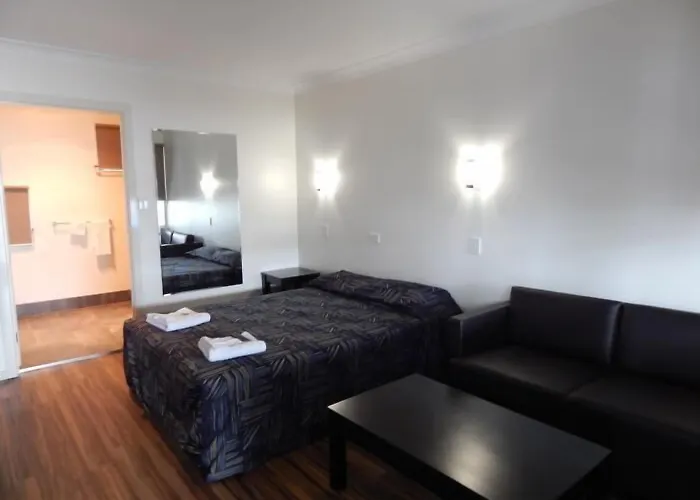 Jolly Collier Hotel Motel