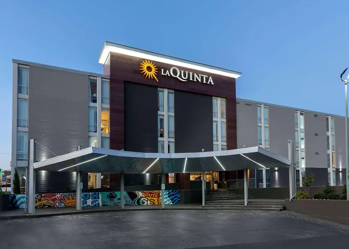La Quinta Inn & Suites By Wyndham Tulsa Downtown - Route 66