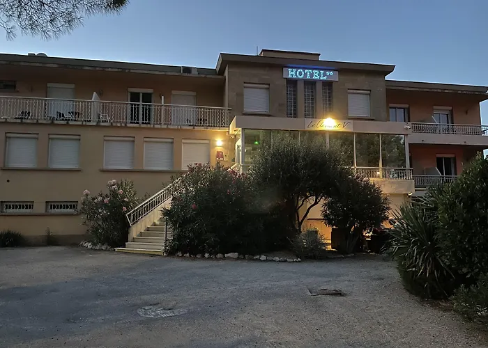 Logis Hotel Le Clement V