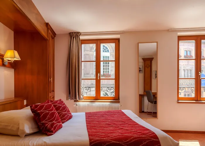 Logis Hotel De La Cloche
